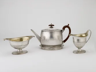 Dzbanek z podstawką, Dzbanek do śmietany, Cukiernica, 1794-1795 (srebro)